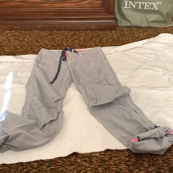 American Eagle pants. Pant legs roll up - Picture 1 of 1